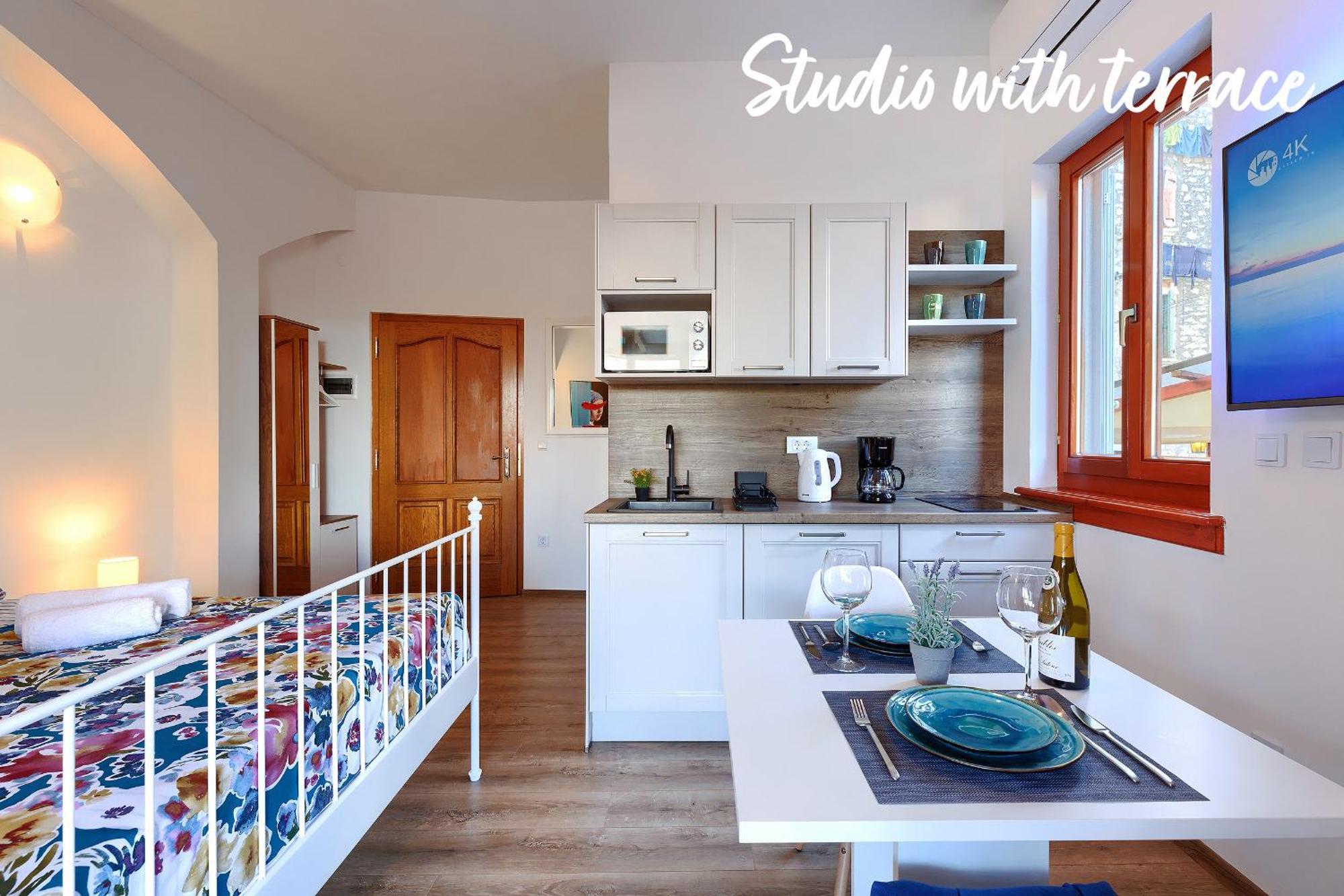 Studios Notte Sul Porto Rovinj Eksteriør bilde